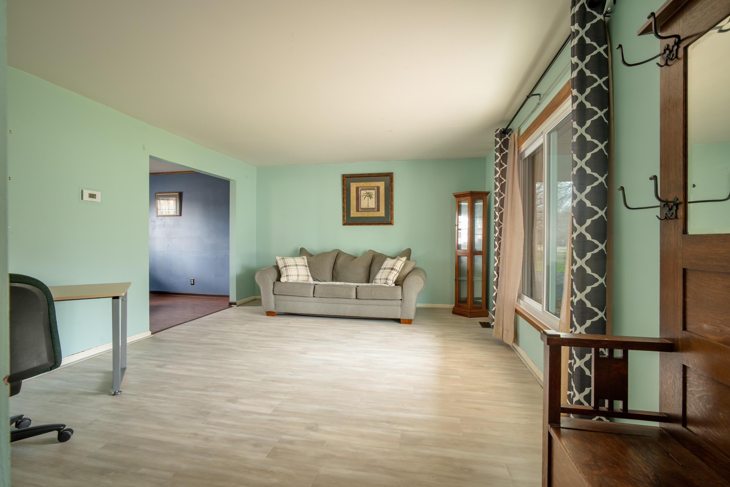 9137 Rucker Road Grosse Ile, MI 48138 - Photo 9 of 41 Living Room