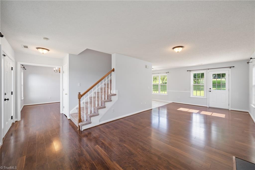 5407 Hundley Road Winston-Salem, NC 27106 - Photo 2 of 31