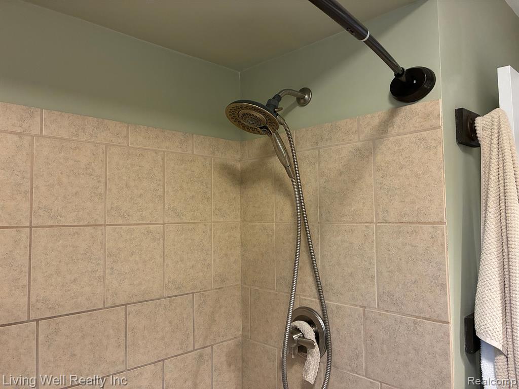 47483 Greenview Road Utica, MI 48317 - Photo 15 of 26 Gallery Image 15