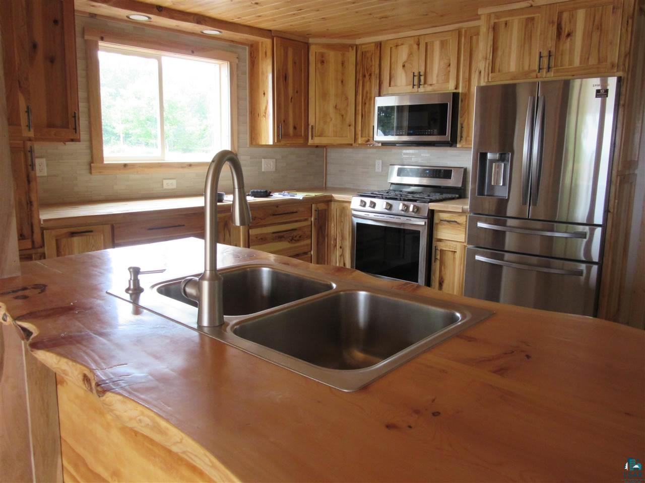93790 Hyde Road Bayfield, WI 54814 - Photo 6 of 45 New appliances, backsplash, hickory cabinets