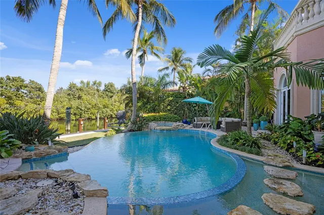 $6,995,000 | 833 Harbour Isles Place, North Palm Beach, FL 33410
