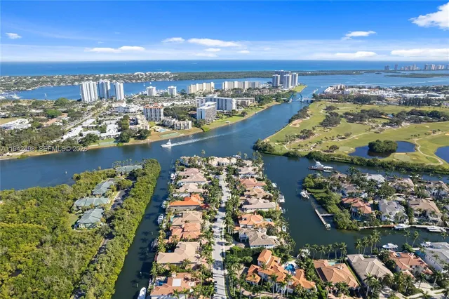 $6,995,000 | 833 Harbour Isles Place, North Palm Beach, FL 33410