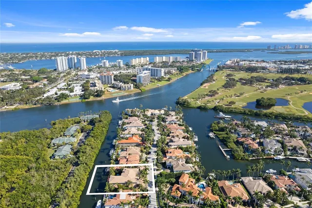 $6,995,000 | 833 Harbour Isles Place, North Palm Beach, FL 33410