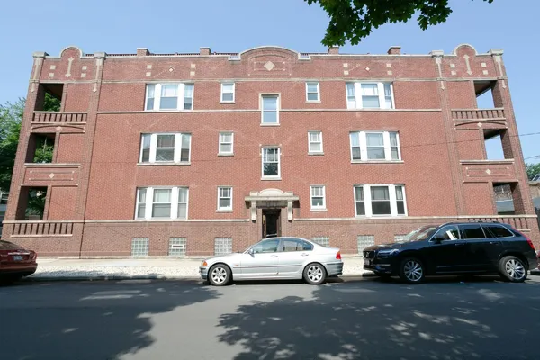 $2,400 | 3338 North Wolcott Avenue, Unit 1, Chicago, IL 60657