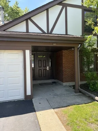 $290,000 | 1327 Williamsburg Drive, Unit D2, Schaumburg, IL 60193
