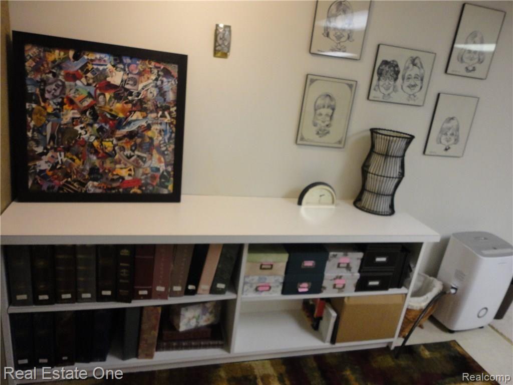 32305 Baintree Road Farmington Hills, MI 48334 - Photo 37 of 53