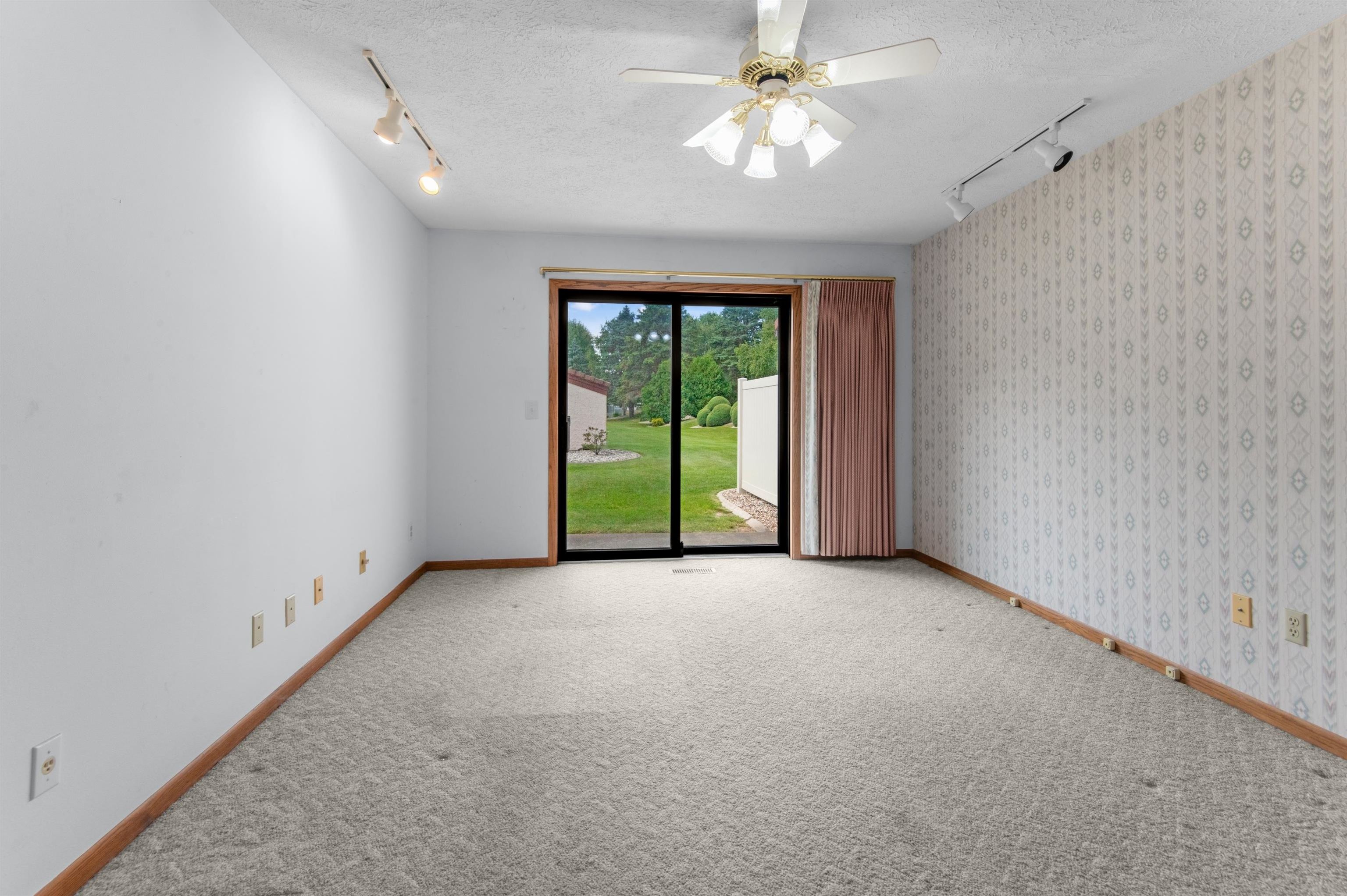 3401 North Fiesta Drive Appleton, WI 54911 - Photo 15 of 37