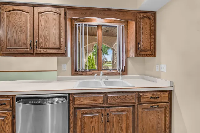 $389,900 | 3401 North Fiesta Drive, Appleton, WI 54911