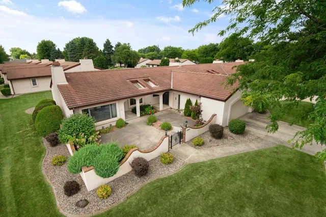 $389,900 | 3401 North Fiesta Drive, Appleton, WI 54911