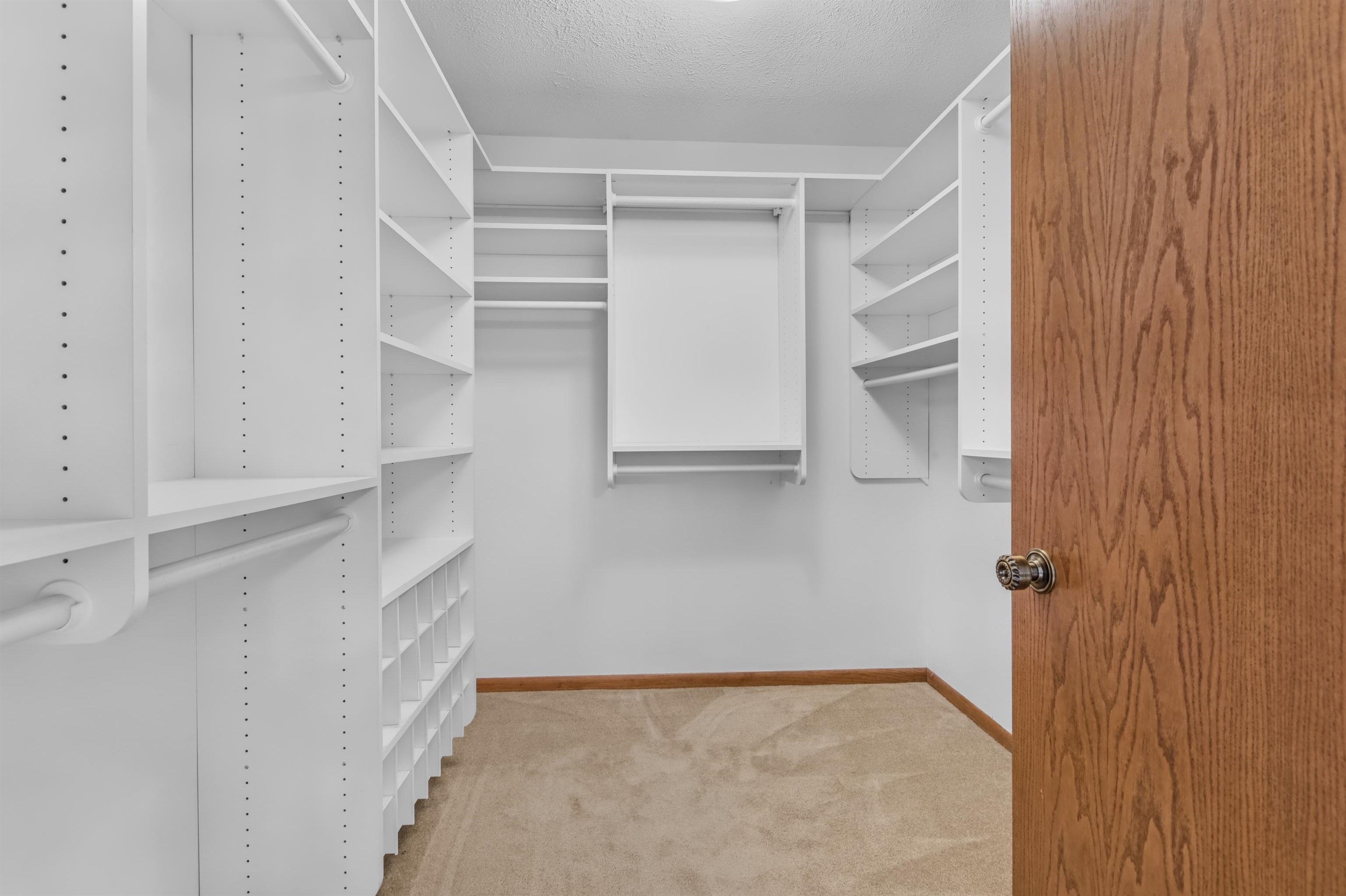 3401 North Fiesta Drive Appleton, WI 54911 - Photo 6 of 37