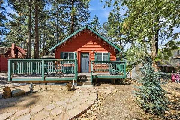 $299,000 | 306 Victoria Lane, Sugarloaf, CA 92386