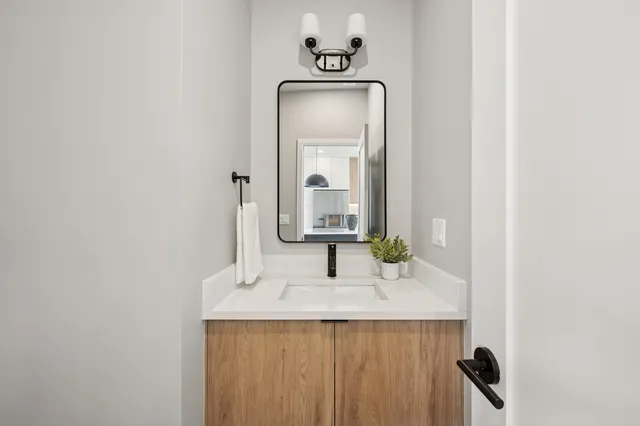 $599,900 | 944 Beloit Avenue, Unit 4, Forest Park, IL 60130