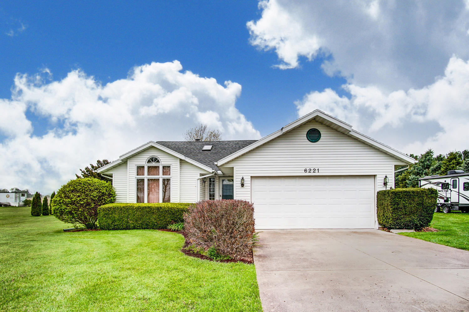 6221 Middle Urbana Road Springfield, OH 45502 - Photo 2 of 51