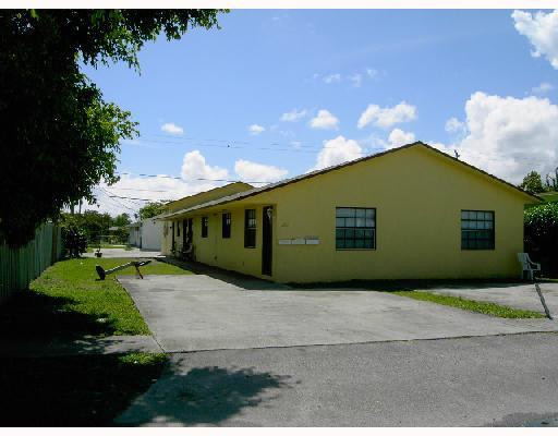 255 Southwest 12th Street Dania Beach, FL 33004 - Photo 2 of 8 Exterior Front