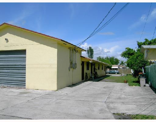255 Southwest 12th Street Dania Beach, FL 33004 - Photo 4 of 8 Exterior Front