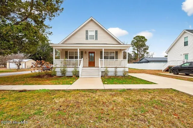 $289,000 | 208 Pollock Street, Pollocksville, NC 28573