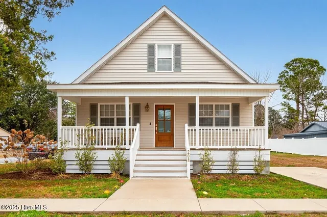 $289,000 | 208 Pollock Street, Pollocksville, NC 28573