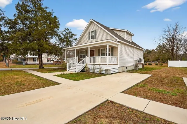 $289,000 | 208 Pollock Street, Pollocksville, NC 28573