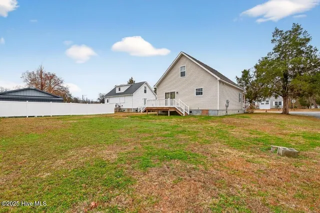 $289,000 | 208 Pollock Street, Pollocksville, NC 28573