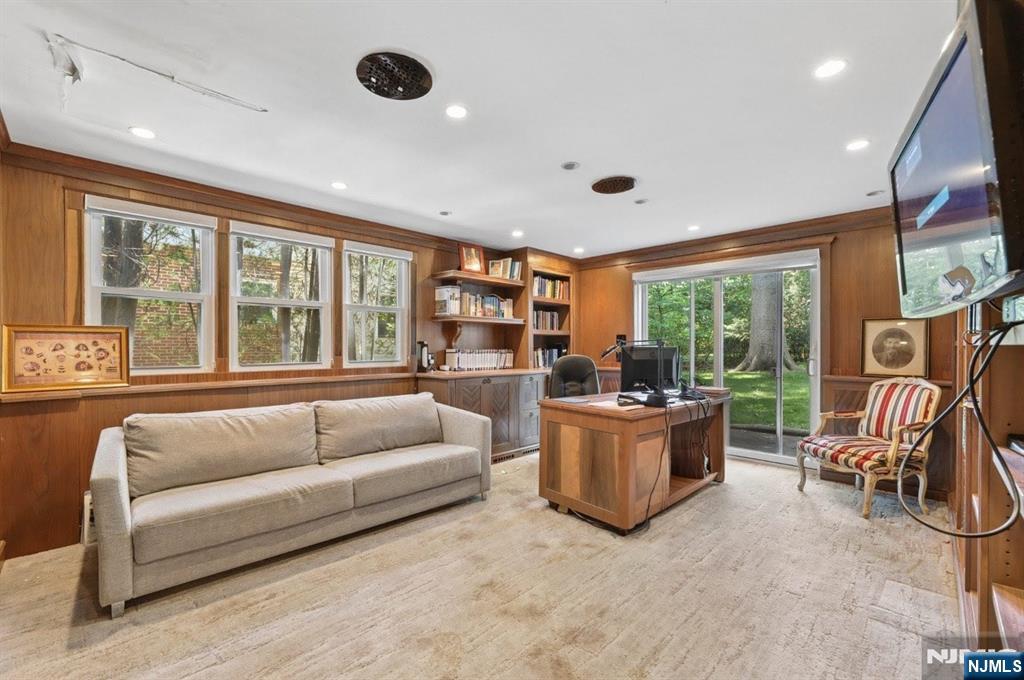 384 Rutland Avenue Teaneck, NJ 07666 - Photo 22 of 36