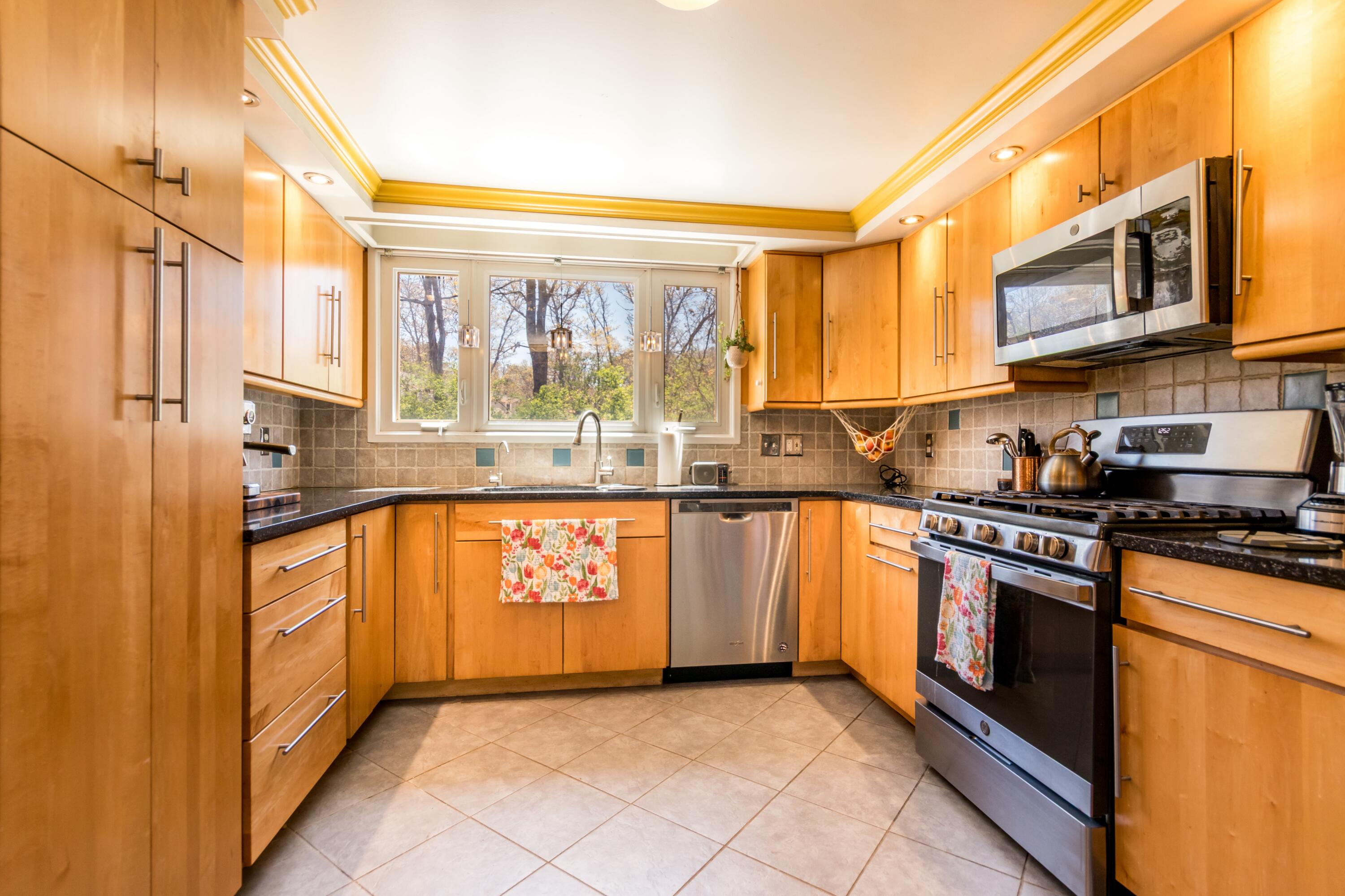 149 Wheeler Road Mashpee, MA 02649 - Photo 12 of 41 Kitchen with stainless appliances