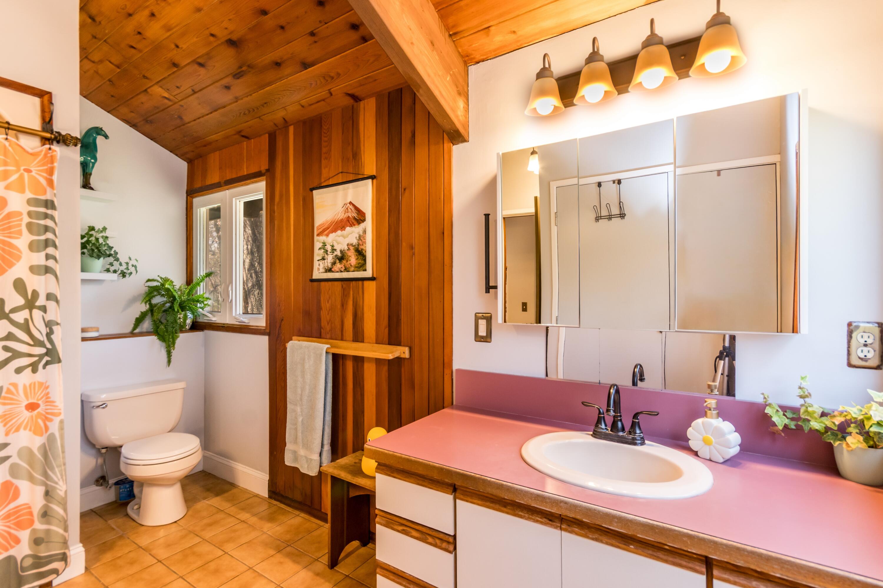 149 Wheeler Road Mashpee, MA 02649 - Photo 29 of 41 2nd floor full bath