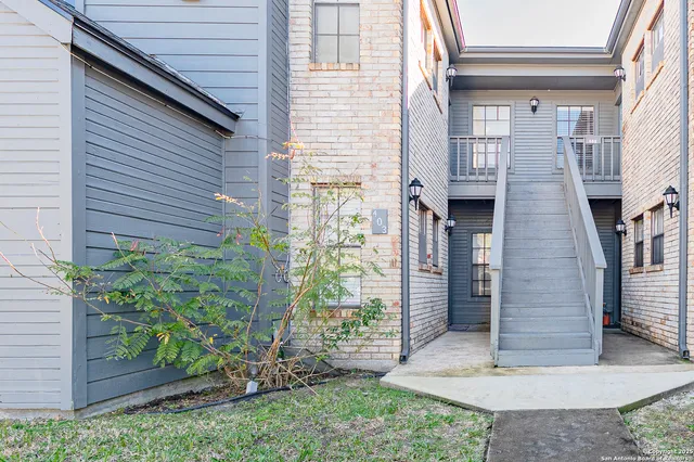 $150,000 | 210 Oak Bay Street, Unit 403, Rockport, TX 78382