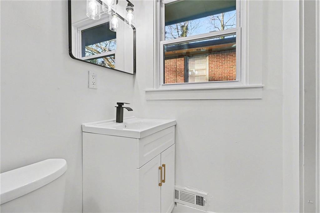 2213 Sharon Way Decatur, GA 30032 - Photo 22 of 40