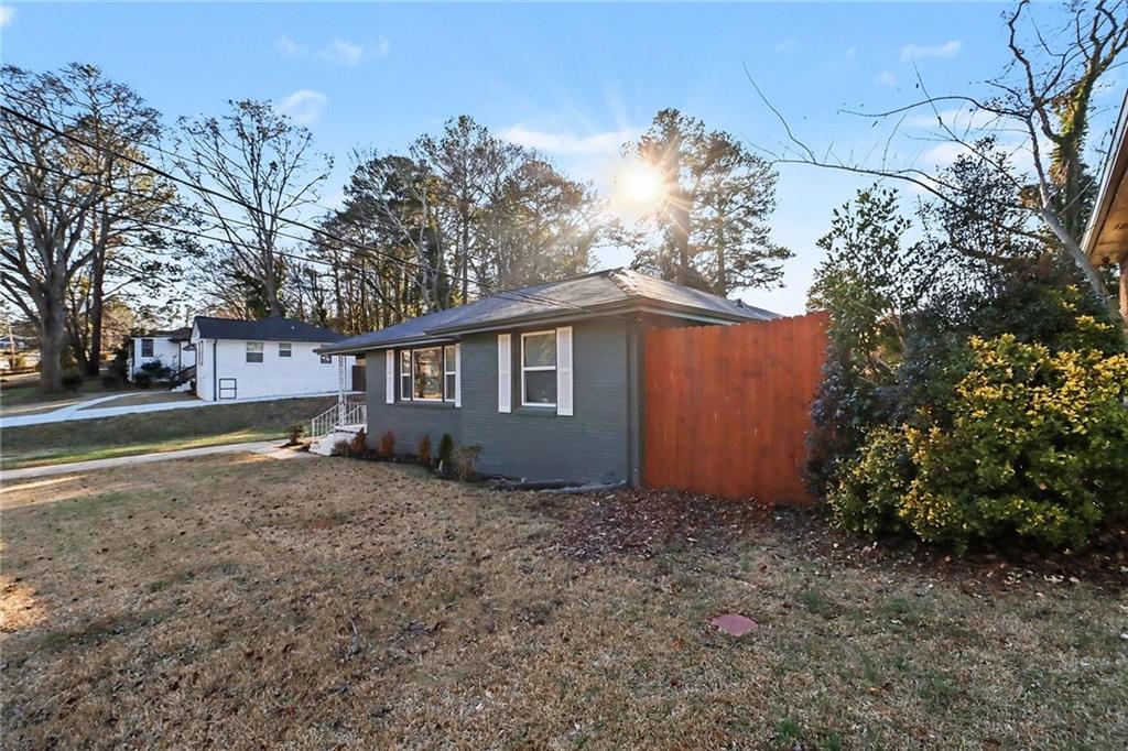 2213 Sharon Way Decatur, GA 30032 - Photo 9 of 40