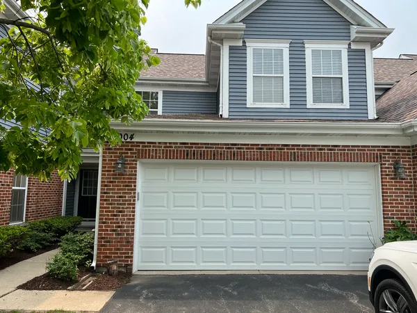 $3,500 | 2004 North Silver Lake Road, Arlington Heights, IL 60004