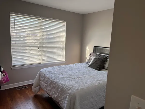 $3,500 | 2004 North Silver Lake Road, Arlington Heights, IL 60004