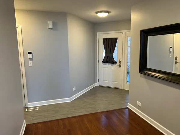 $3,500 | 2004 North Silver Lake Road, Arlington Heights, IL 60004