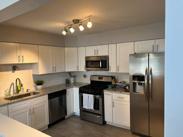 $3,500 | 2004 North Silver Lake Road, Arlington Heights, IL 60004