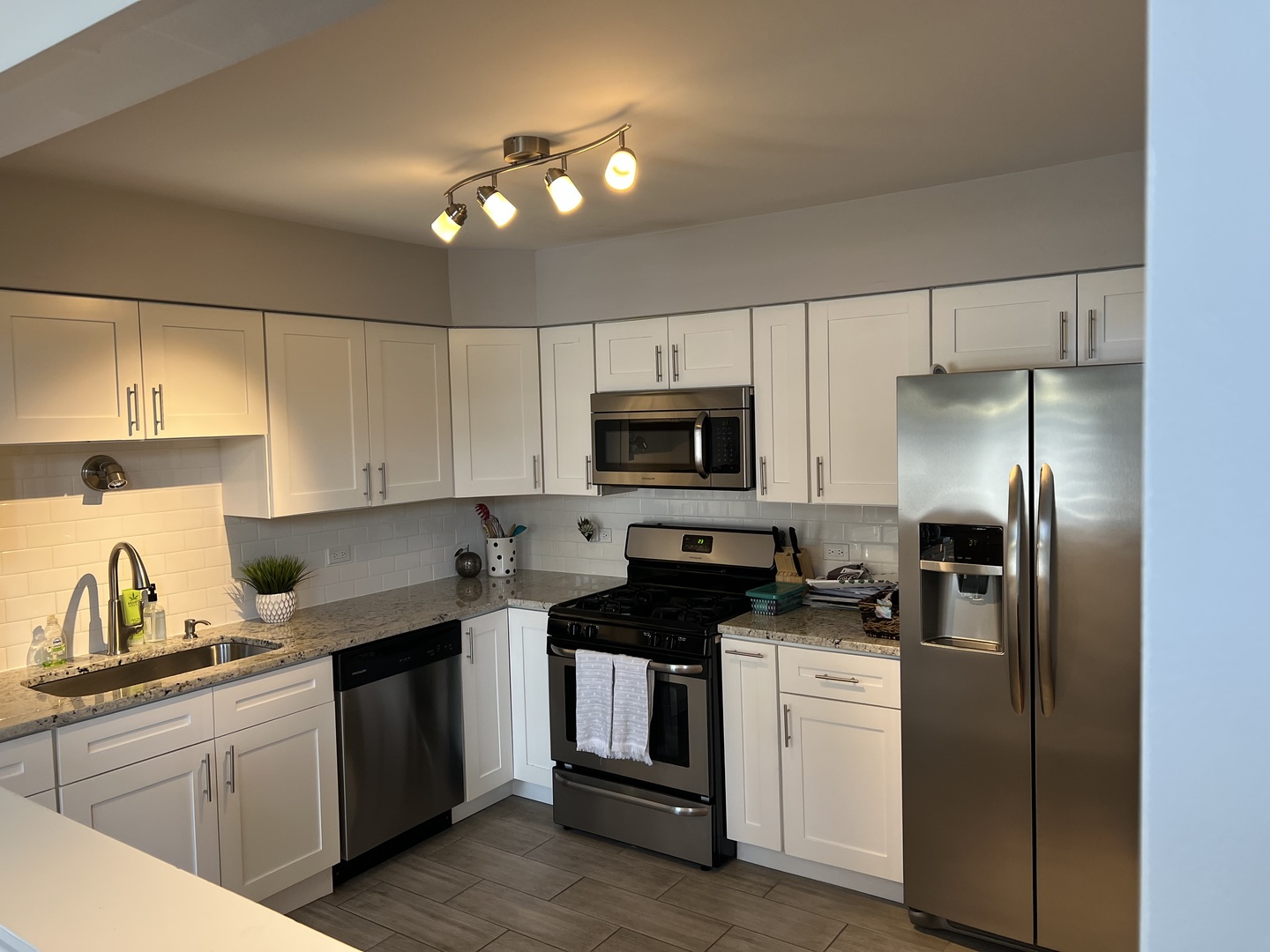 2004 North Silver Lake Road Arlington Heights, IL 60004 - Photo 5 of 22