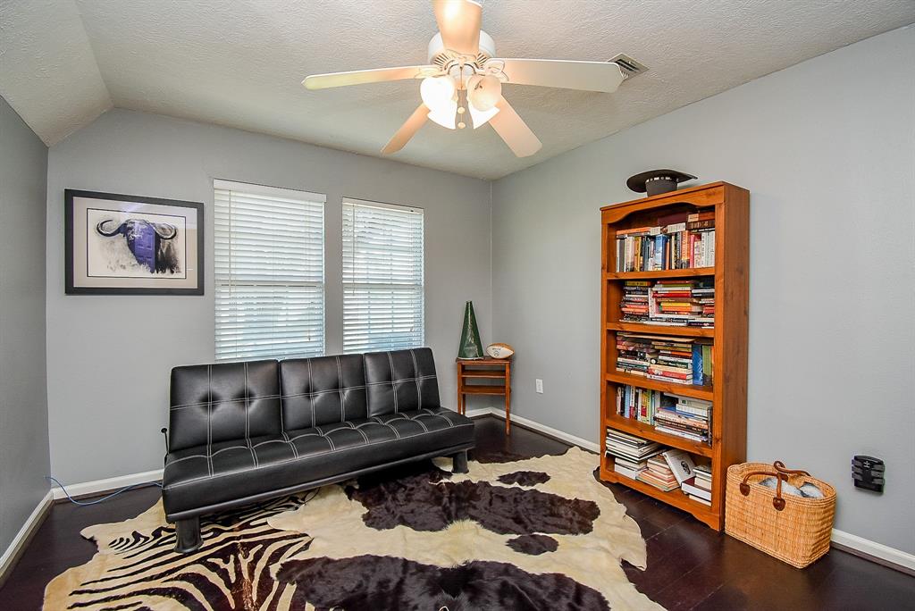 29400 Waller Gladish Road Waller, TX 77484 - Photo 21 of 39 a living room with furniture and a couch