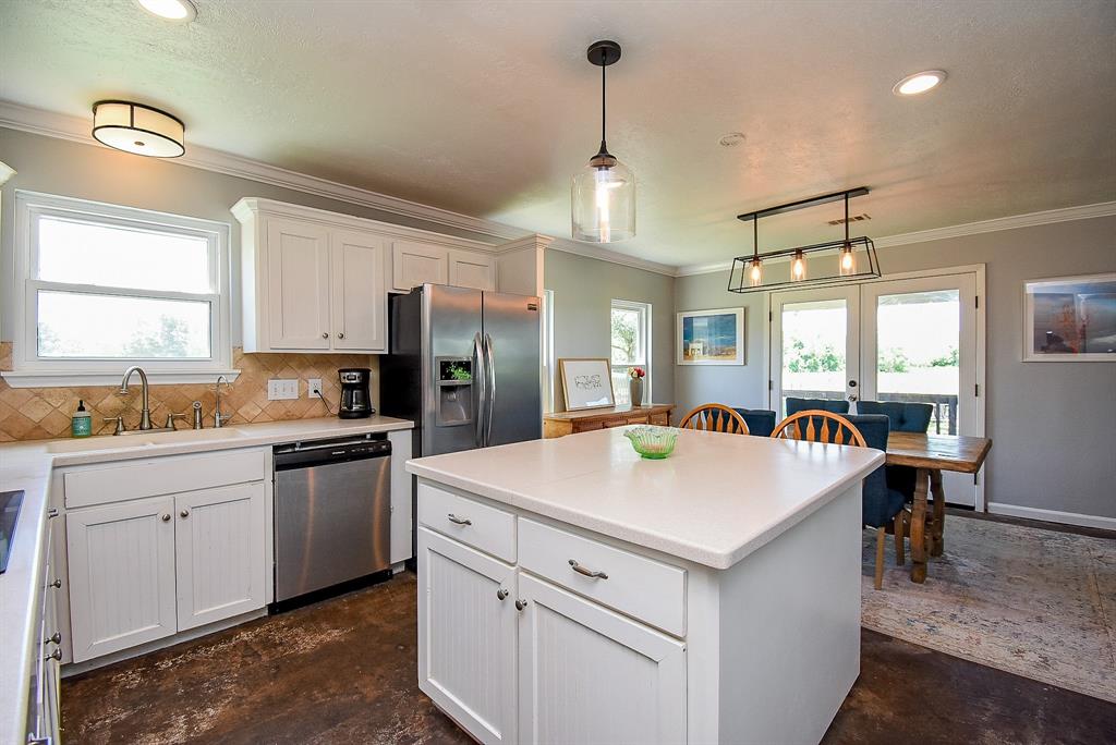 29400 Waller Gladish Road Waller, TX 77484 - Photo 10 of 39 a kitchen that has a lot of cabinets in it and appliances
