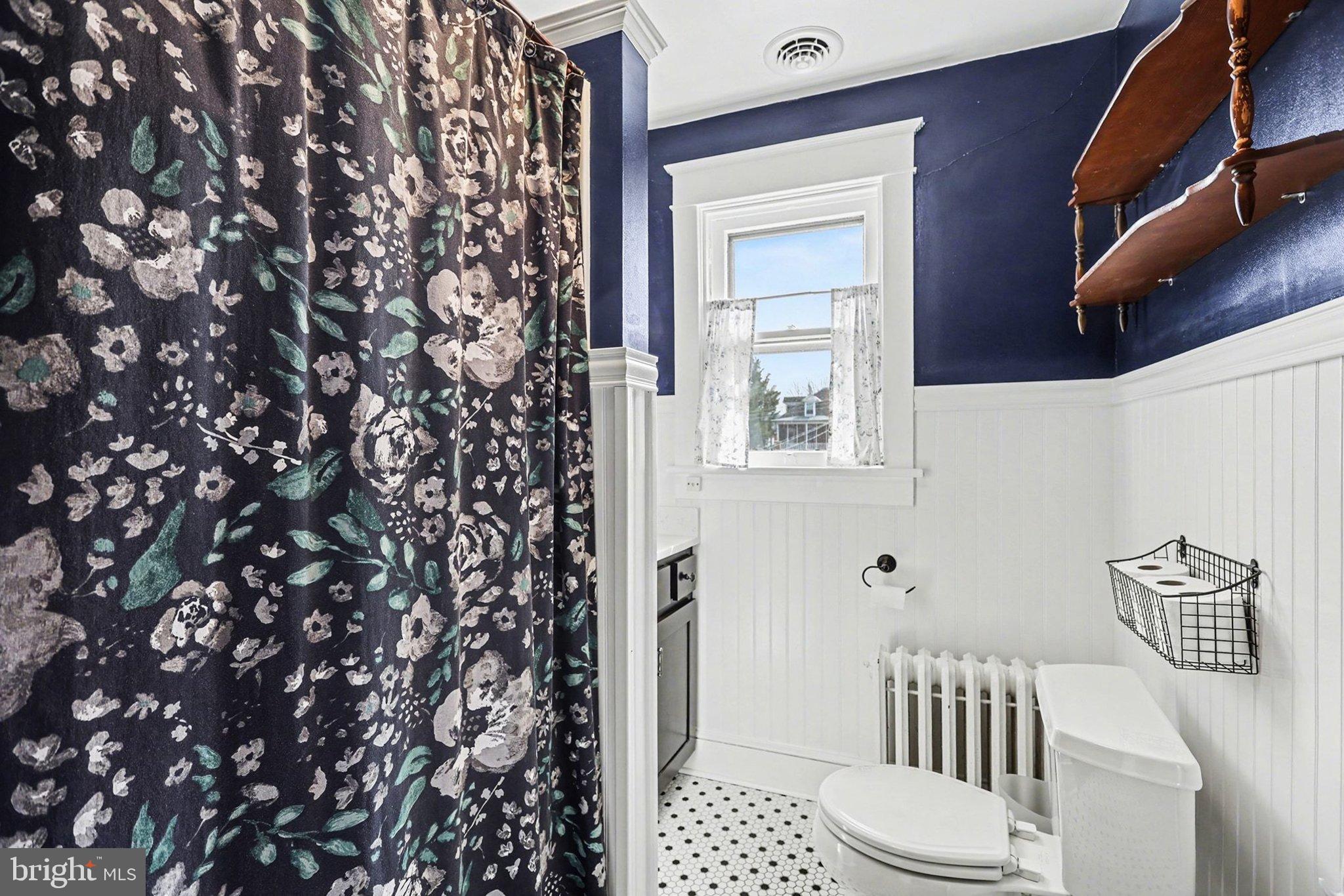 144 Seminary Avenue Gettysburg, PA 17325 - Photo 17 of 28 a bathroom with a toilet and shower