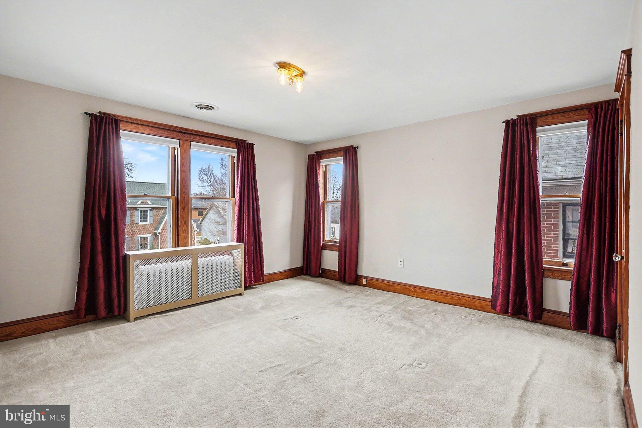 144 Seminary Avenue Gettysburg, PA 17325 - Photo 19 of 28 an empty room with windows and closet
