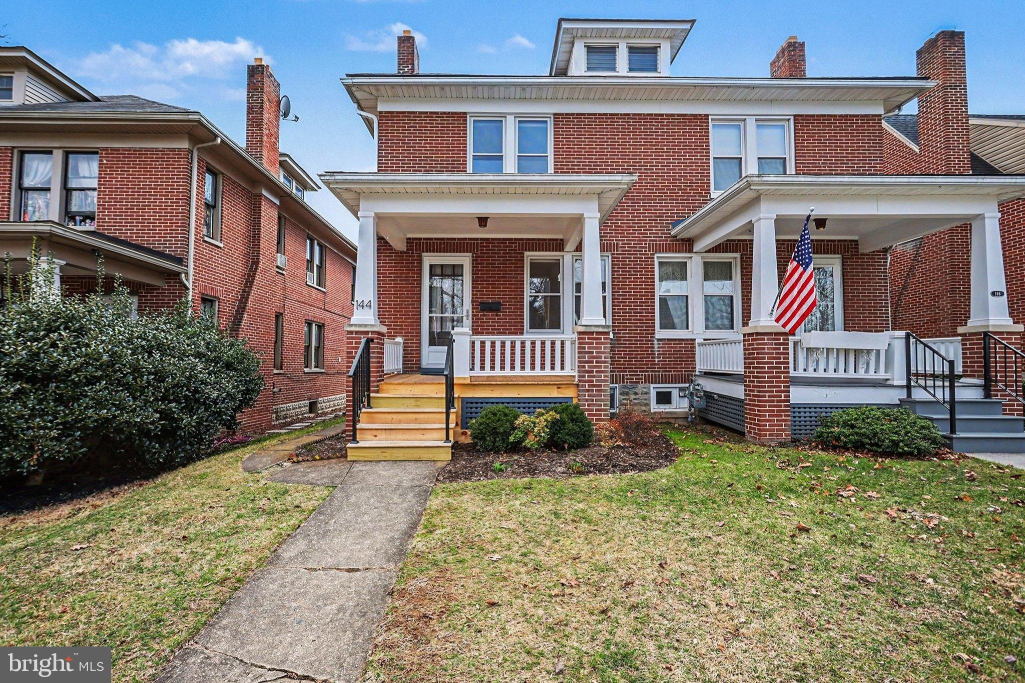 144 Seminary Avenue Gettysburg, PA 17325 - Photo 5 of 28 a front view of a house with garden