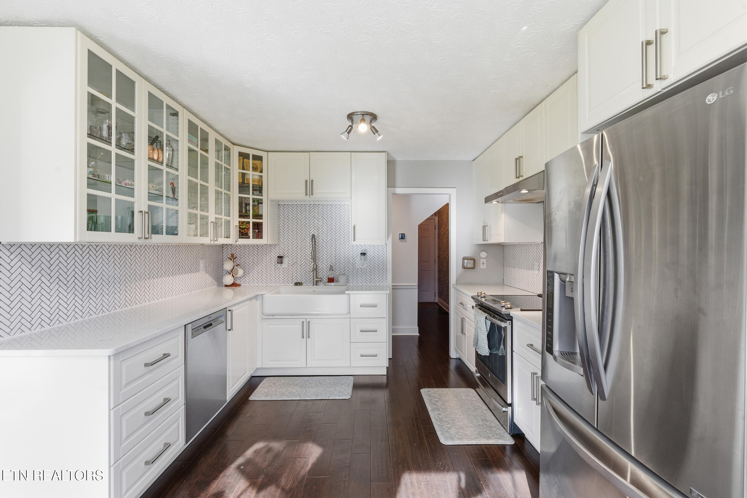 10508 River Ridge Road Knoxville, TN 37922 - Photo 9 of 28 bright kitchen