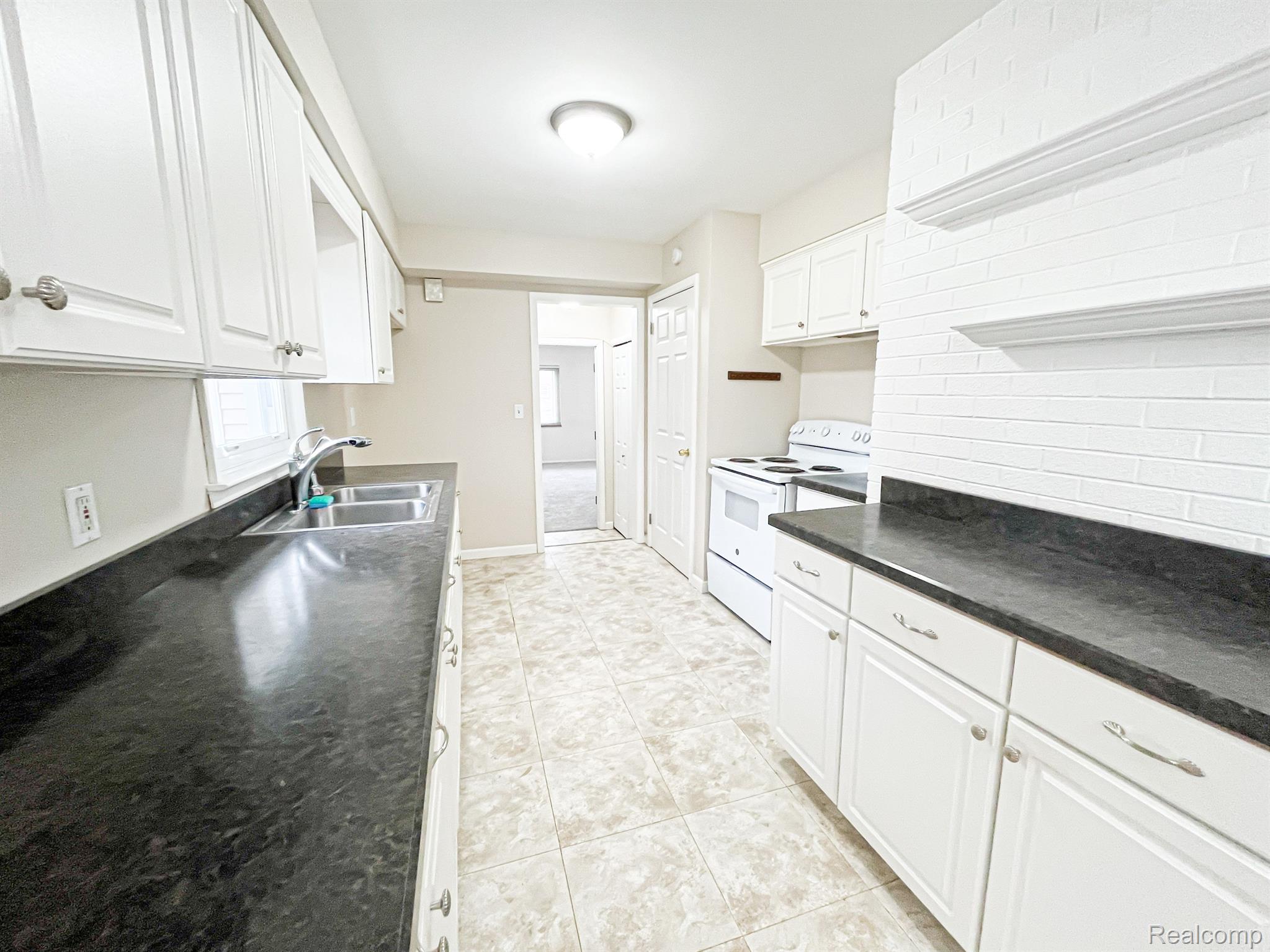 2183 Covert Road Burton, MI 48509 - Photo 3 of 21 Gallery Image 3