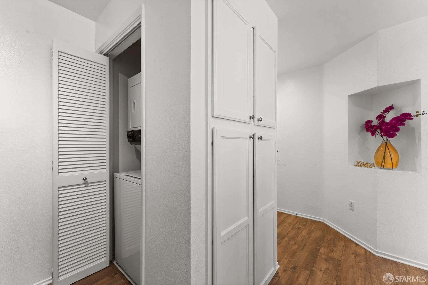 280 Caldecott Lane, Unit 101 Oakland, CA 94618 - Photo 6 of 32 a view of a hallway with interior of the house