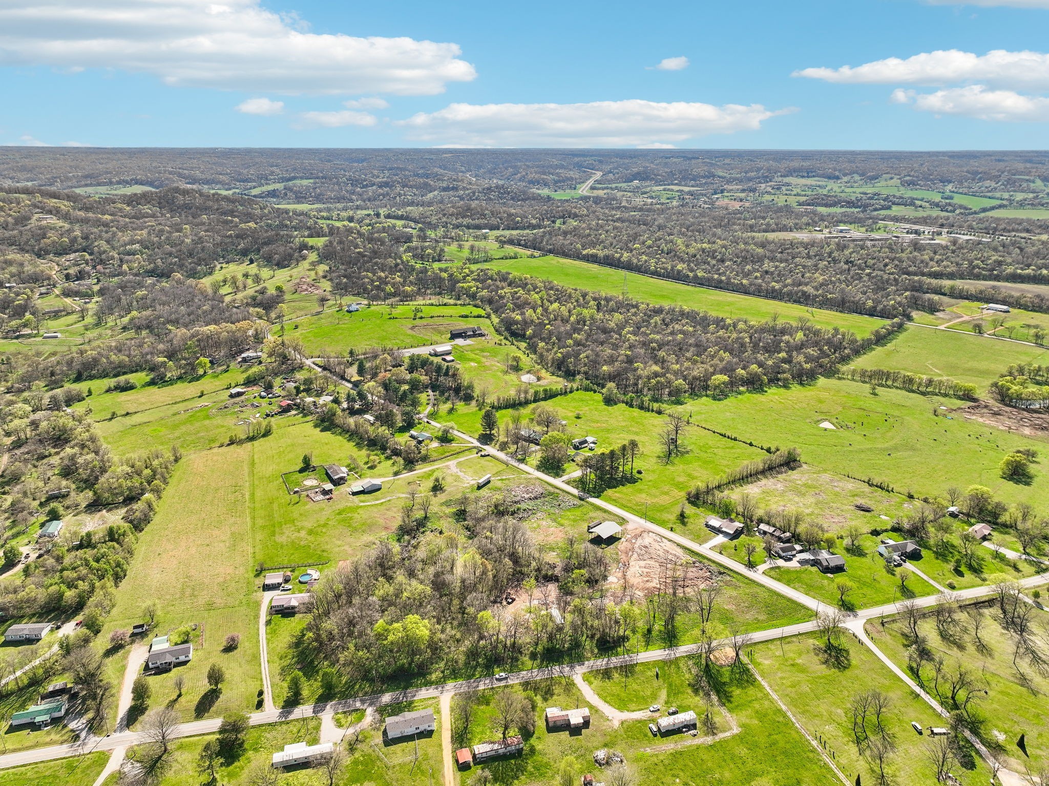 7919 Golf Club Road Mount Pleasant, TN 38474 - Photo 5 of 16 a view of an ocean and beach
