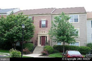 115 Fort Evans Road Southeast, Unit C Leesburg, VA 20175 - Photo 10 of 10 a front view of a house with garden