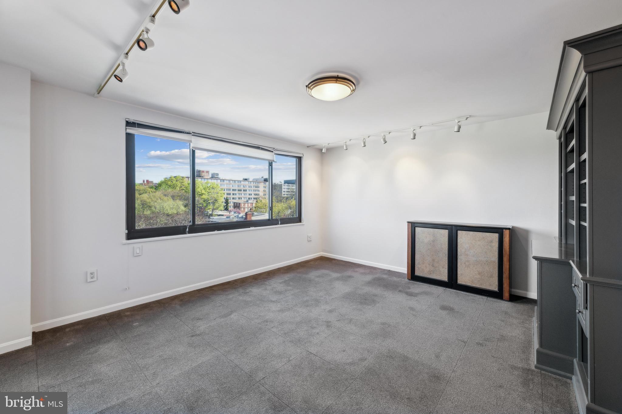 800 25th Street Northwest, Unit 605 Washington, DC 20037 - Photo 14 of 35 an empty room with windows