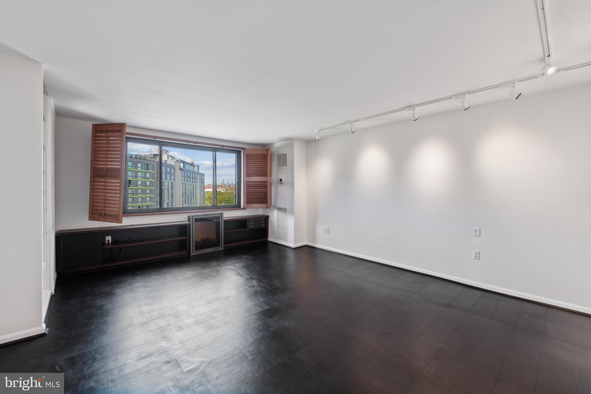 800 25th Street Northwest, Unit 605 Washington, DC 20037 - Photo 21 of 35 a view of room with furniture and a window