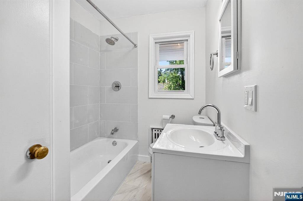 292 Louis Street, Unit 1 Hackensack, NJ 07601 - Photo 9 of 22