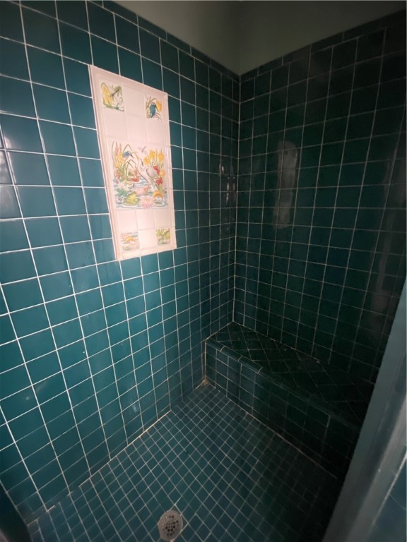 527 County Road 137 Alice, TX 78332 - Photo 12 of 32 a bathroom with a shower