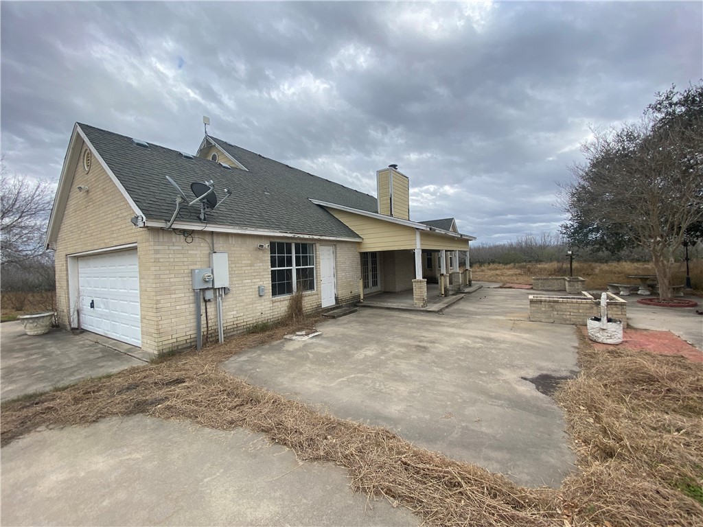527 County Road 137 Alice, TX 78332 - Photo 27 of 32 a view of a house with backyard