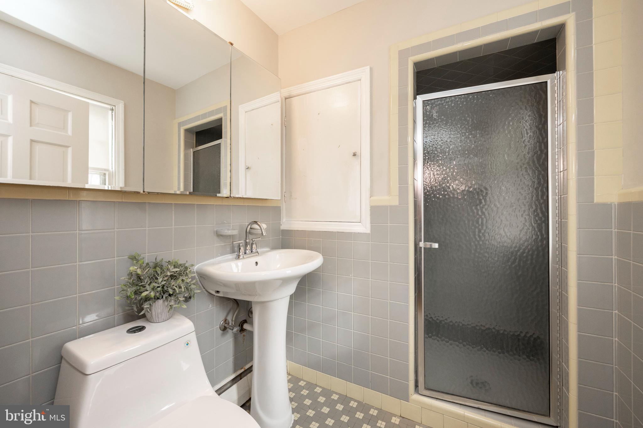 404 Sylvan Lane Devon, PA 19333 - Photo 25 of 42 Ensuite Bath